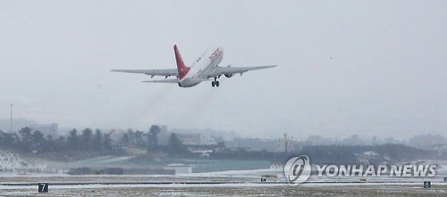 피서철 맞은 제주공항, 한때 활주로 활용 한계치 도달