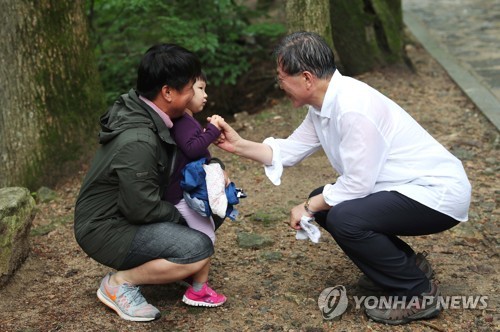 문 대통령 휴가구상 키워드… 비핵화, 軍·권력기관 개혁, 경제