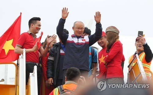 박항서호 베트남 AG대표팀 훈련 시작… "조 추첨 한국 피해야죠"