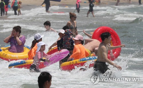 구름 낀 부산 오늘도 폭염…낮 최고기온 30도 이상