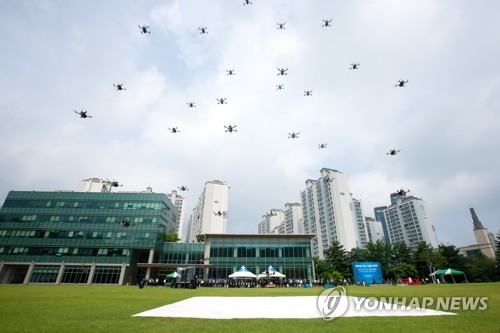 드론 장거리 비행 가능해질까… 정부, 규제 완화안 마련키로