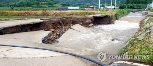 "이틀간 327㎜ 물폭탄, 둑도 무너졌다"…전국 피해 속출