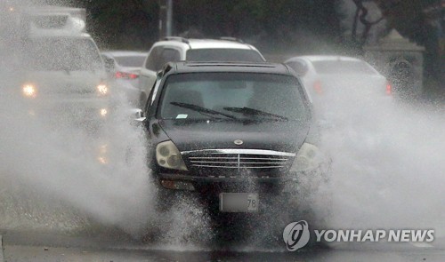 태풍 영향 제주·남해안 최고 150㎜ '물폭탄'…초속 30ｍ 강풍