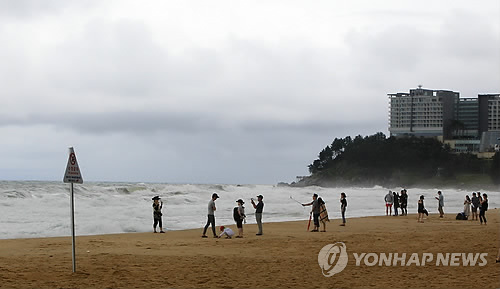 남부 일부 지역 밤까지 소나기… 미세먼지 '좋음'