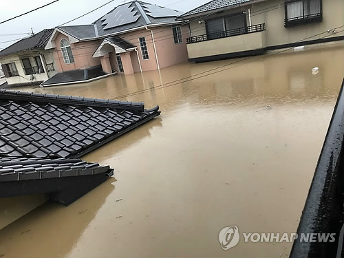 日 폭우로 공장 가동 중단 속출…장기화 우려