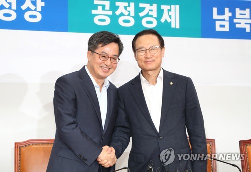 김동연, 민주당 찾아 '규제개혁 입법' 신신당부