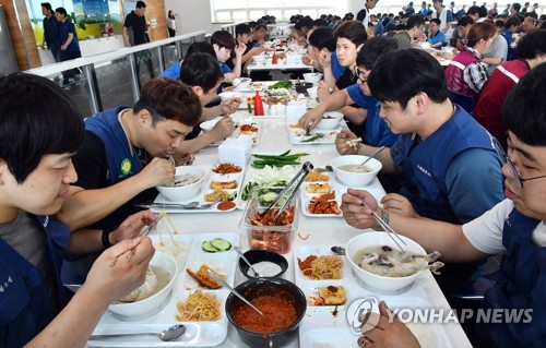 '숨이 턱턱'… 폭염과 사투 벌이는 전국 산업현장