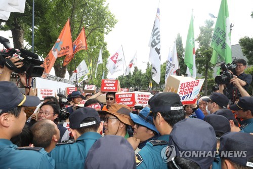 최저임금 파장… 소상공인 "불복종" 반발에 노동계도 불만