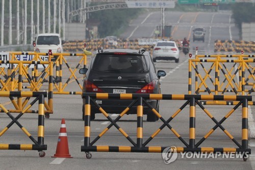 폼페이오 "유해송환 회담 생산적…미군 유해발굴 재개 합의"