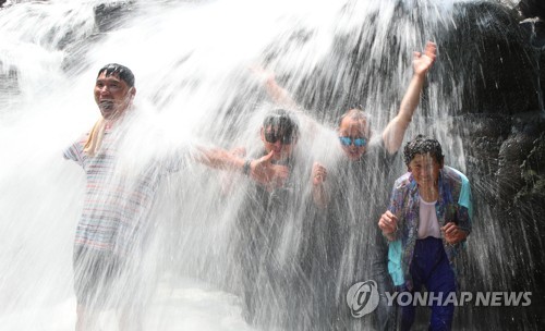 오늘도 어김없이 가마솥더위…창녕 38.1도·서울 35도