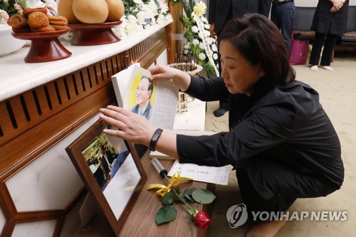 "넓은 사랑으로 모든 것 내준 당신"… 울음바다된 노회찬 추도식