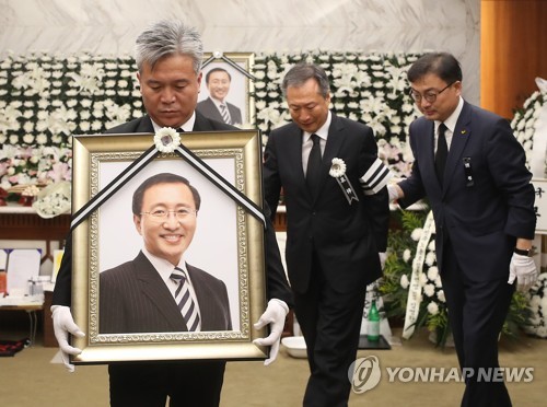 나흘째 추모물결…'노회찬 현상'은 참정치 갈구하는 민심