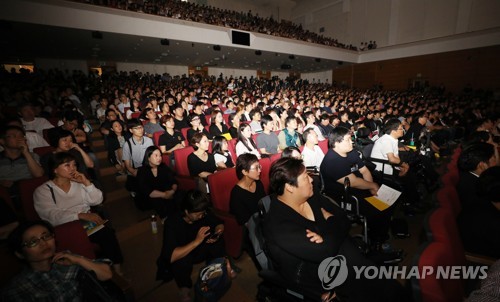 "넓은 사랑으로 모든 것 내준 당신"… 울음바다된 노회찬 추도식