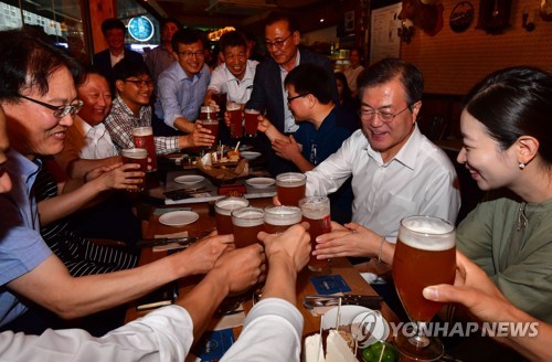 경제상황 엄중 인식 문재인 대통령… 경청행보로 민생해법 찾기