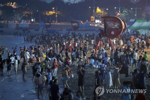 소나기도 꺾지 못한 폭염·열대야… 낮 최고 36도