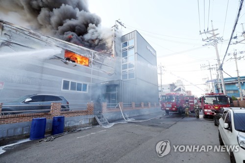 인천 남동공단 화장품 공장서 큰불…"알코올 발화 추정"