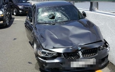 김해공항 사고 BMW 운전자는 에어부산 사무직 "비행시간 때문에"