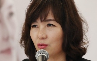 공지영, 김부선 스캔들 관련 "맞고 있는 여자 구하려 행동"