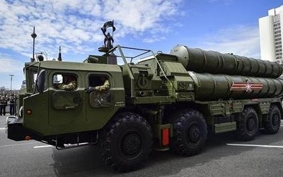 '러시아판 사드' S-400 최신미사일 시험완료… "사거리 400km"