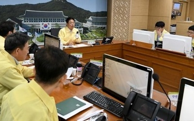 점퍼차림 현장 뛰고, 김밥 먹으며 회의…경북지사 탈권위 행보