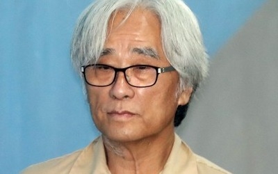 '극단원 상습 성추행' 이윤택, 법원에 보석 청구