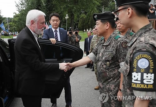 판문점 찾은 교황청 외무장관… "희망과 화해의 장소 되길"