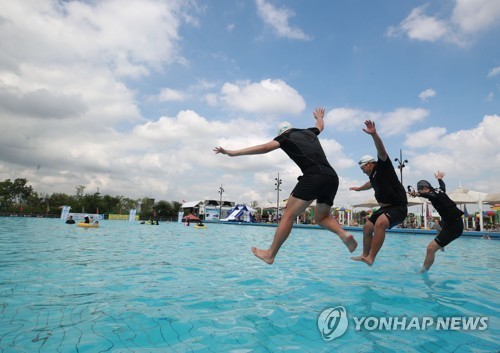 [오늘의 날씨] 전국 폭염주의보 찜통더위…서울 낮최고 기온 33도 예상