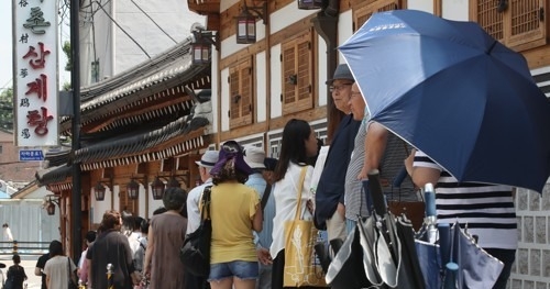 '제헌절·초복' 폭염 계속… 서울 34도, 대구·포항 37도