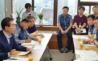 박원순, 서울시 노조사무실 첫 방문…노조 의견 들어