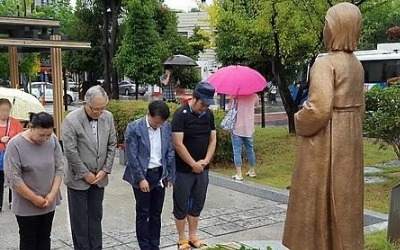 위안부 피해 위로 조형물에 임대료 부과하는 교육청