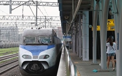 '텅빈채 운행' 인천공항 KTX 결국 폐지…국토부 승인