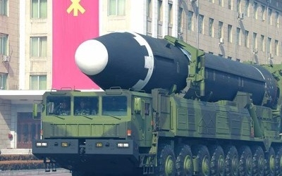 WP "北, 평양인근 무기공장서 새 ICBM 작업중"