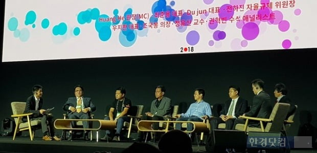 준 두(Jun Du) 노드캐피탈 설립자(왼쪽 세 번째)가 블록체인 전문 미디어에 대한 생각을 밝히고 있다.