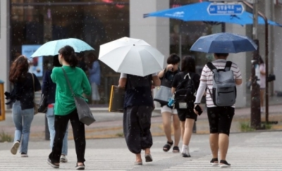 내륙 곳곳 소나기…낮 최고기온 36도 폭염 지속