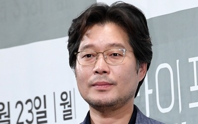 유재명, 띠동갑 연하 연극배우와 '결혼' … 5년 열애 결실