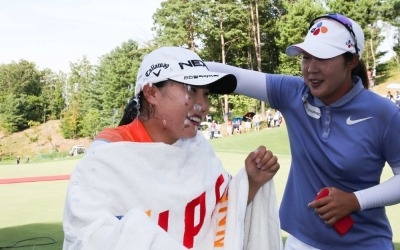 [포토] 우승 축하 물세례 받는 김보아