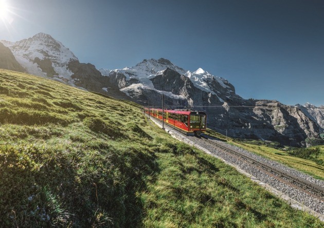 스위스의 절경 속을 달리는 융프라우 철도