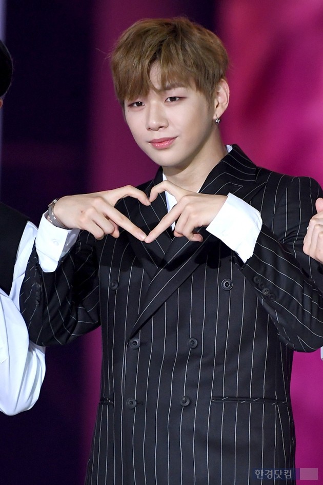 [포토] 워너원 강다니엘, '女心 흔드는 멋진 하트~' (코리아뮤직페스티벌)