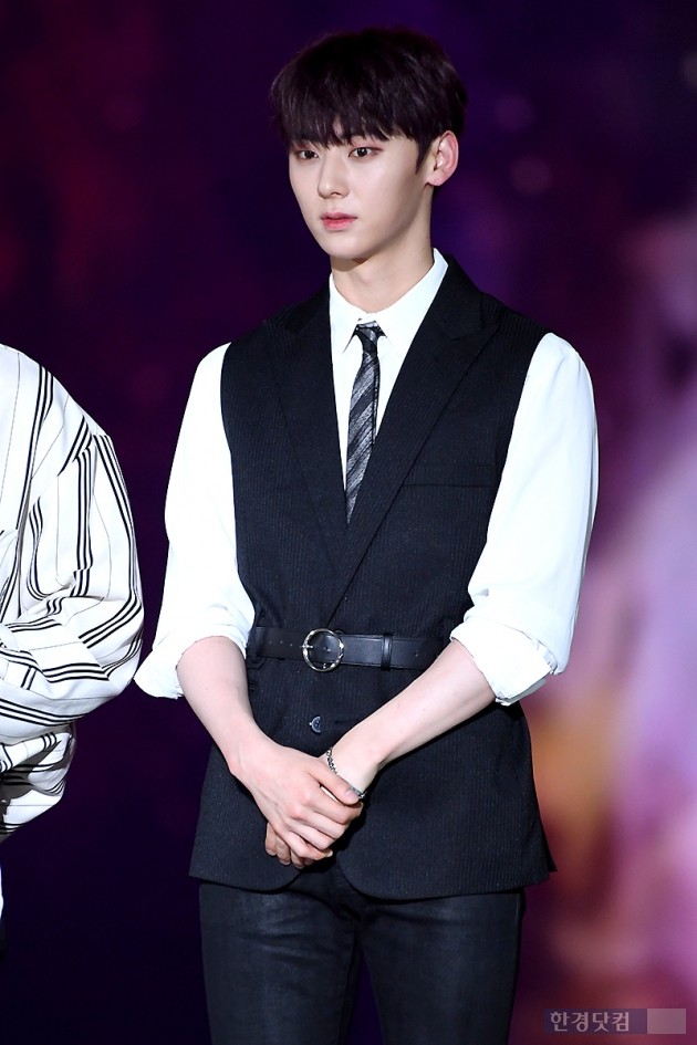 [포토] 워너원 황민현, '조각상이 따로 없네~' (코리아뮤직페스티벌)