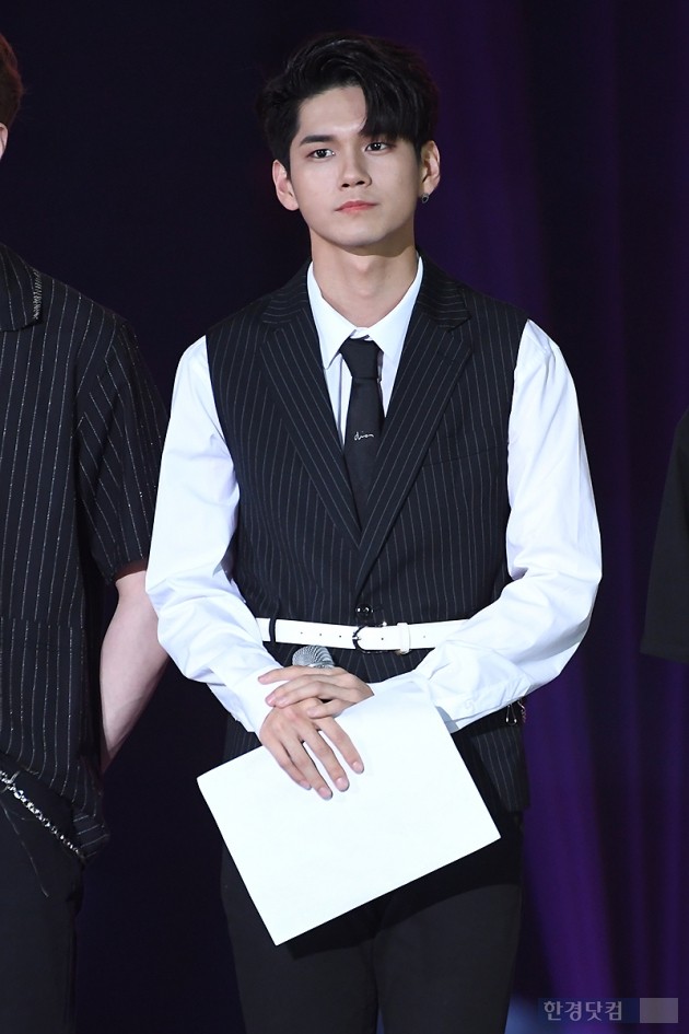 [포토] 워너원 옹성우, '소녀팬 마음 흔드는 부드러운 눈빛' (코리아뮤직페스티벌)