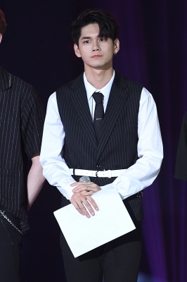 [포토] 워너원 옹성우, '소녀팬 마음 흔드는 부드러운 눈빛' (코리아뮤직페스티벌)