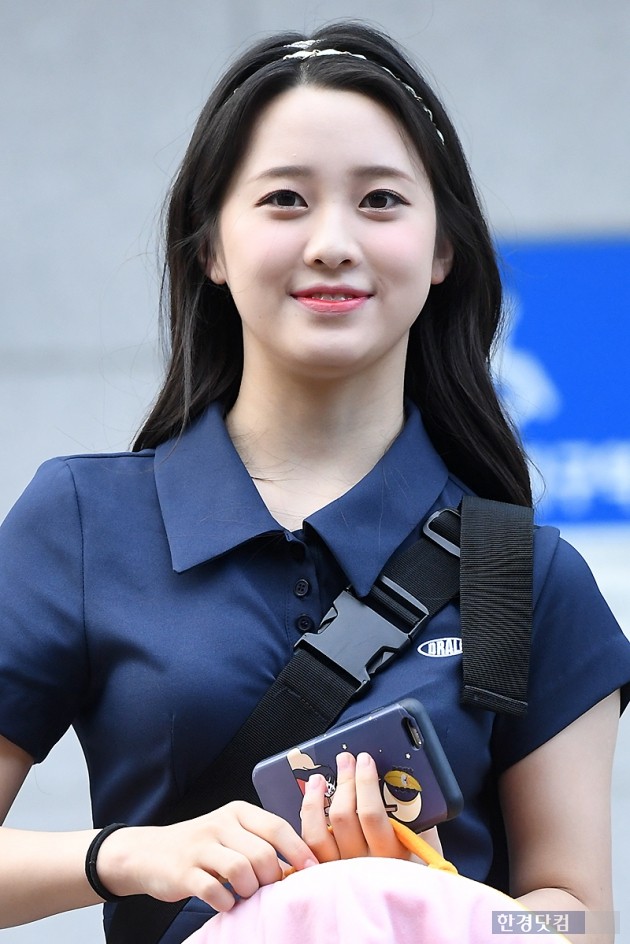 [포토] 김나영, '깨물어주고 싶은 깜찍함~' (프로듀스 48 출근길)