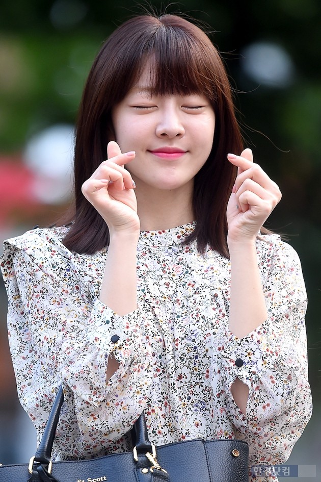 [포토] 라붐 유정, '눈 감고 귀엽게 하트~'