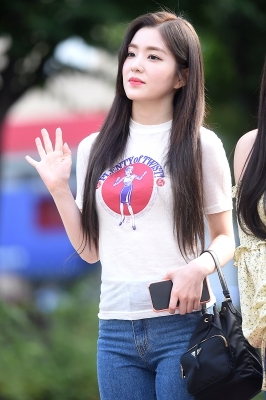 [포토] 레드벨벳 아이린, '이른 아침에도 굴욕없는 미모~'