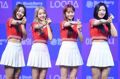 [포토] 이달의 소녀 yyxy, '귀엽게 하트 발사~'