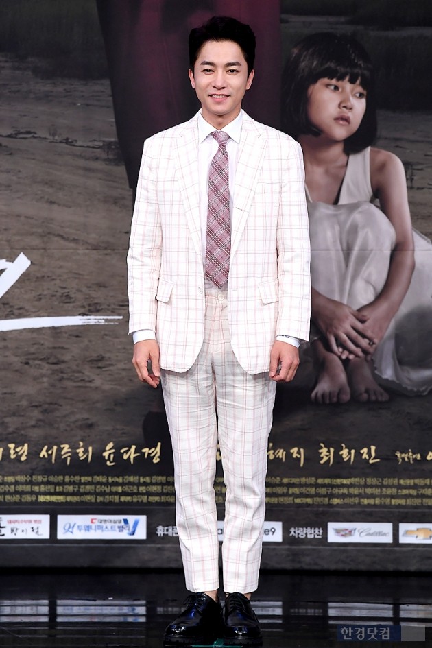 [포토] 김영민, '멋지게 수트 차려입고~'