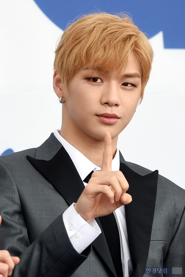 [포토] 워너원 강다니엘, '쉿! 아무말도 하지 마'(소리바다 어워즈)