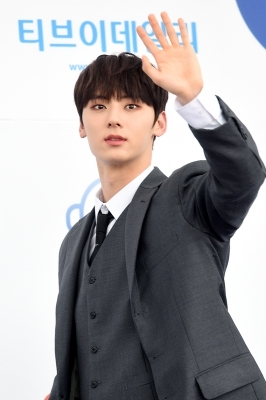 [포토] 워너원 황민현, '황태자 비주얼'(소리바다 어워즈)