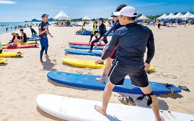 하비자·만리포니아… 여름 바다는 '서핑 물결'