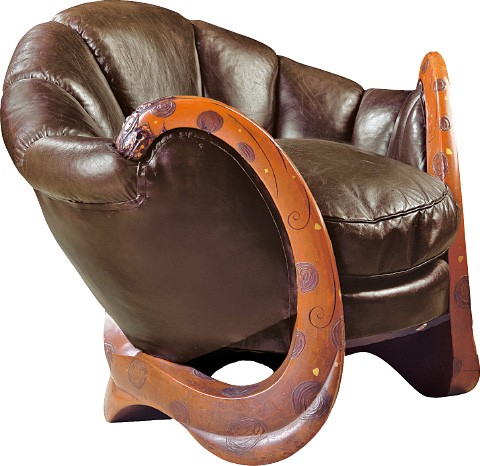 디자인 작품 경매에서 사상 최고가를 기록한 아일린 그레이의 ‘드래건 안락의자’. 